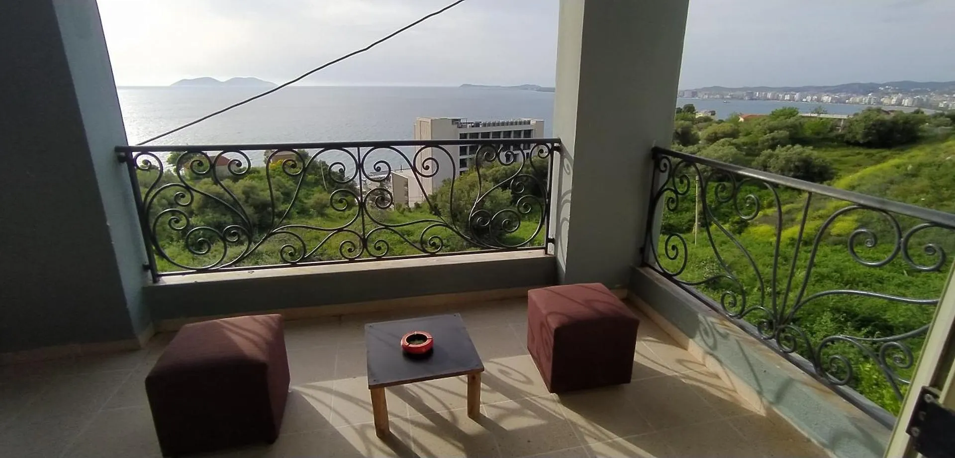 Pinwheel Hostel Vlora & Rooftop Bar